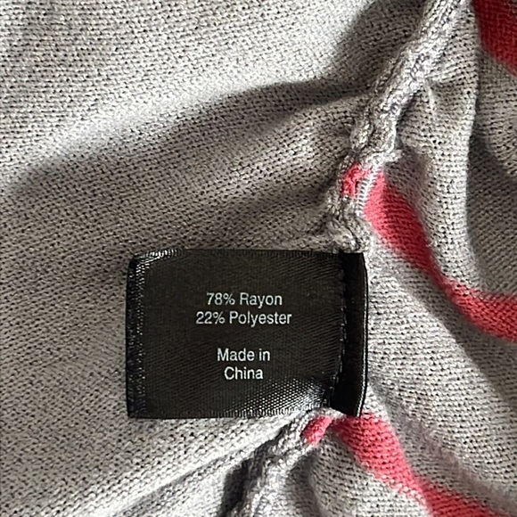 LANE BRYANT OUTLET SWEATER SZ 22/24 GRAY PINK STRIPE RUCHED SIDES SHORT SLEEVE - Picture 7 of 7